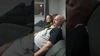 앵무새가 이렇게 웃긴 동물이었다니요 ^^