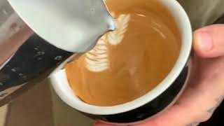 라떼아트 앵무새 꼬오추~