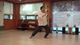 [9월태극권시범]금강태극권 초급형 1단계 시범입니다 […